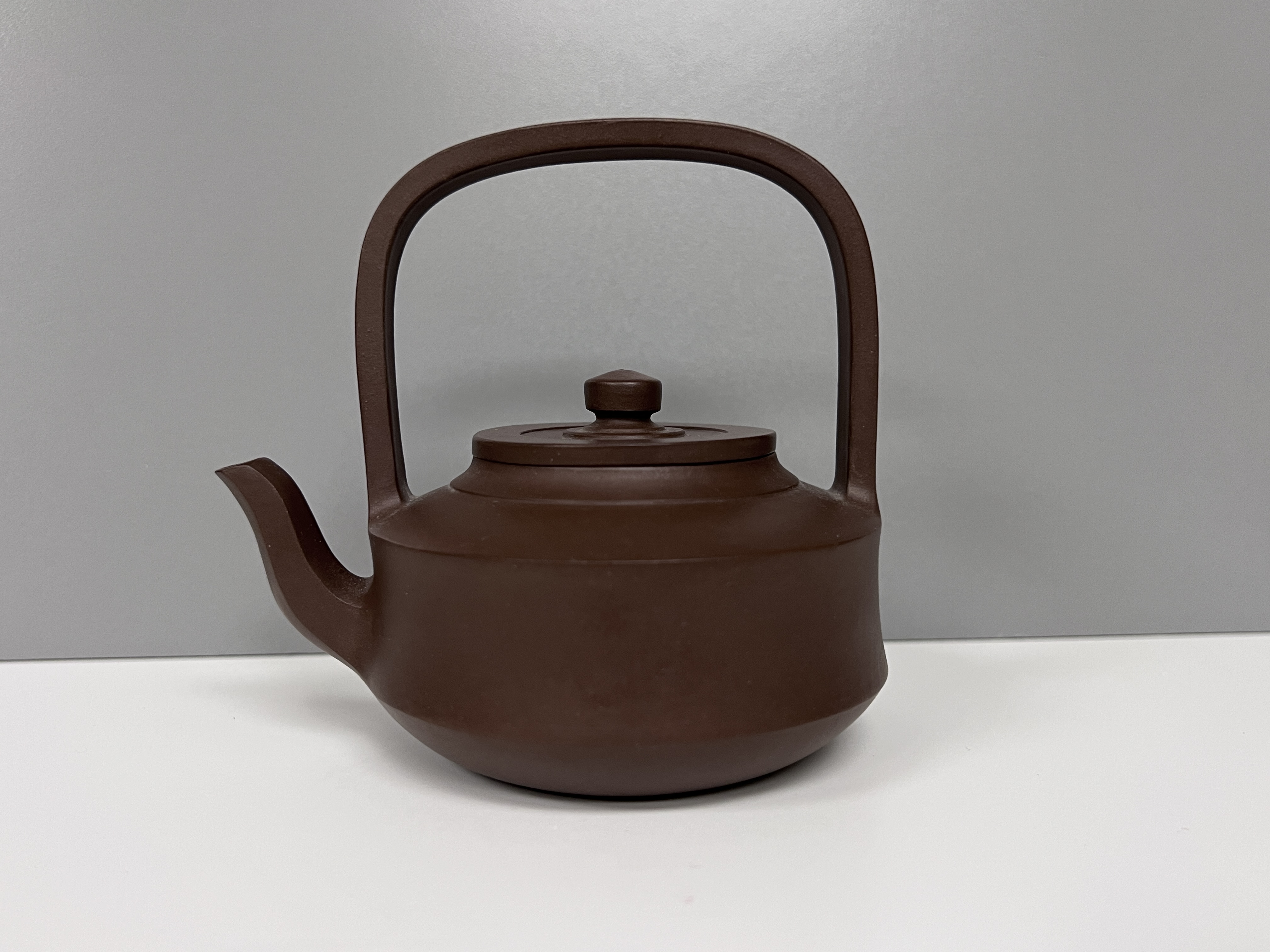 硬提梁的紫砂壶