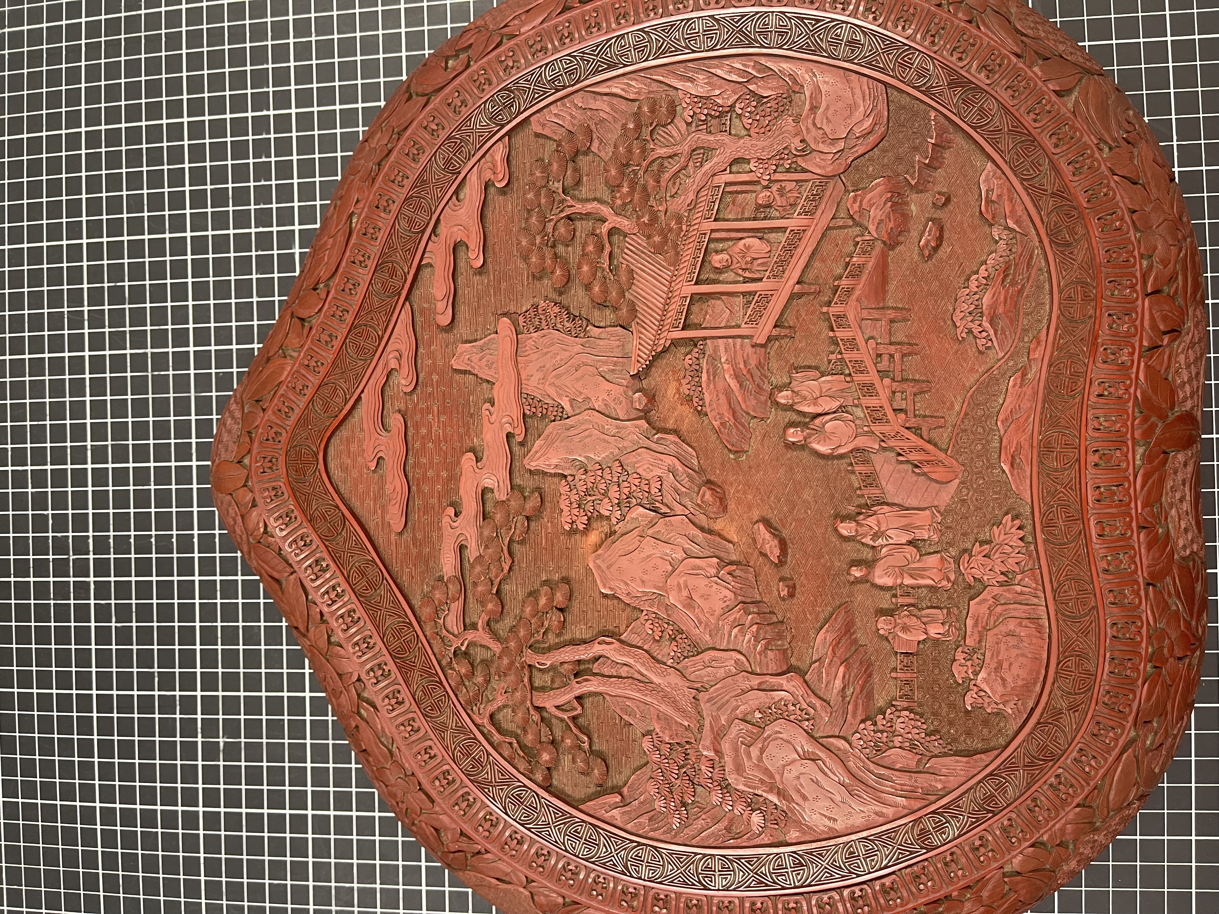 清乾隆仙人祝壽桃形捧盒