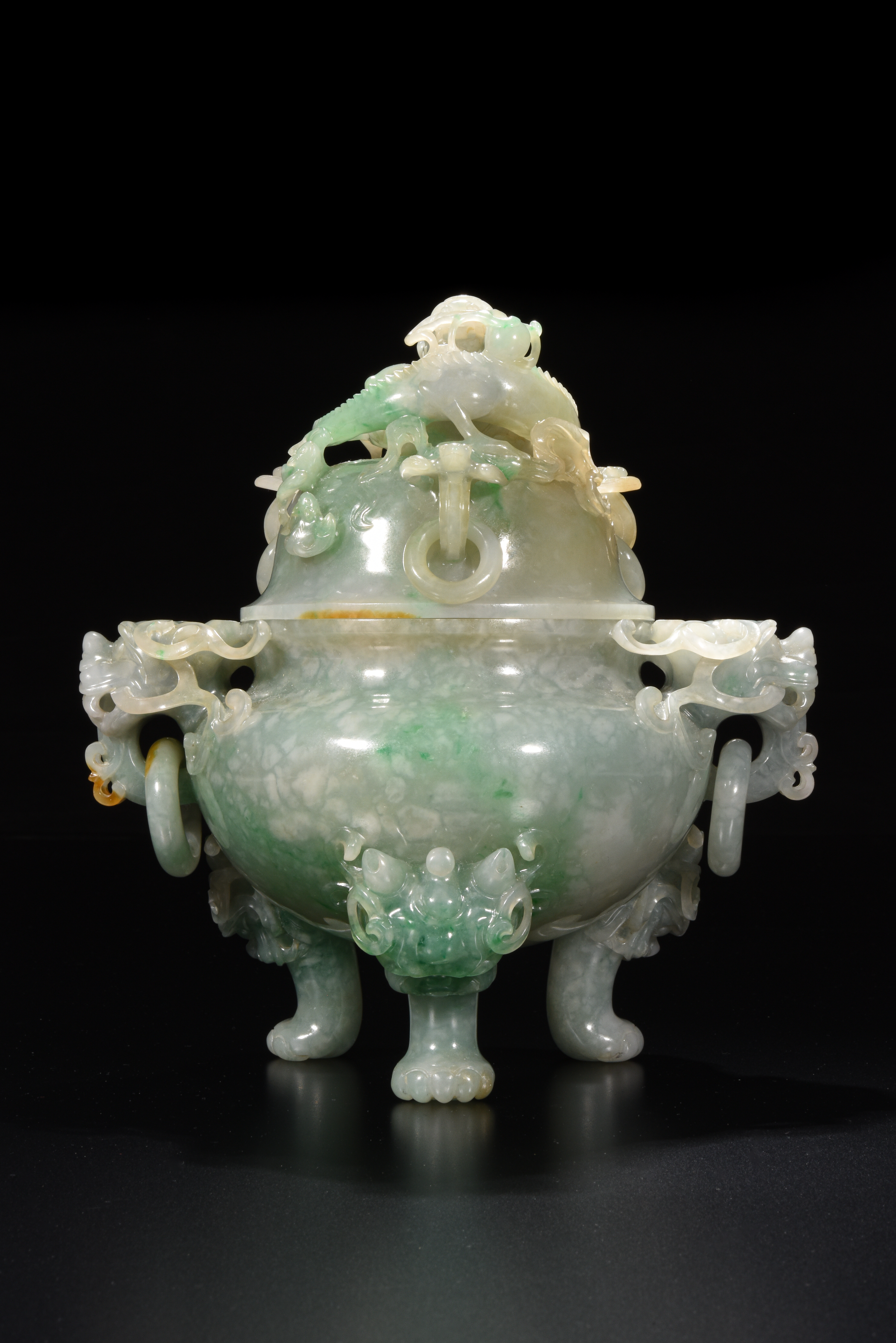 翡翠龙纹三足炉