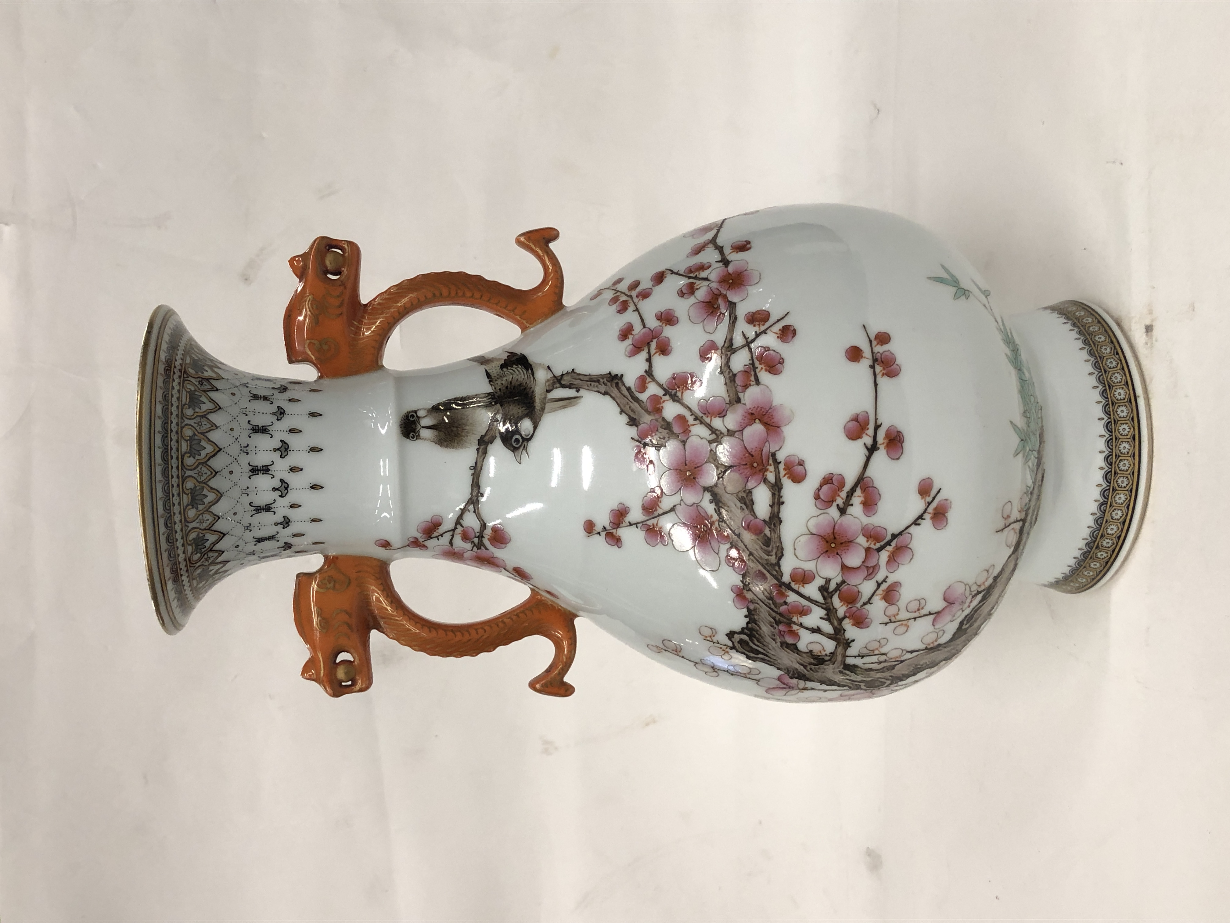 景德鎮粉彩喜鵲登梅紋雙耳瓶