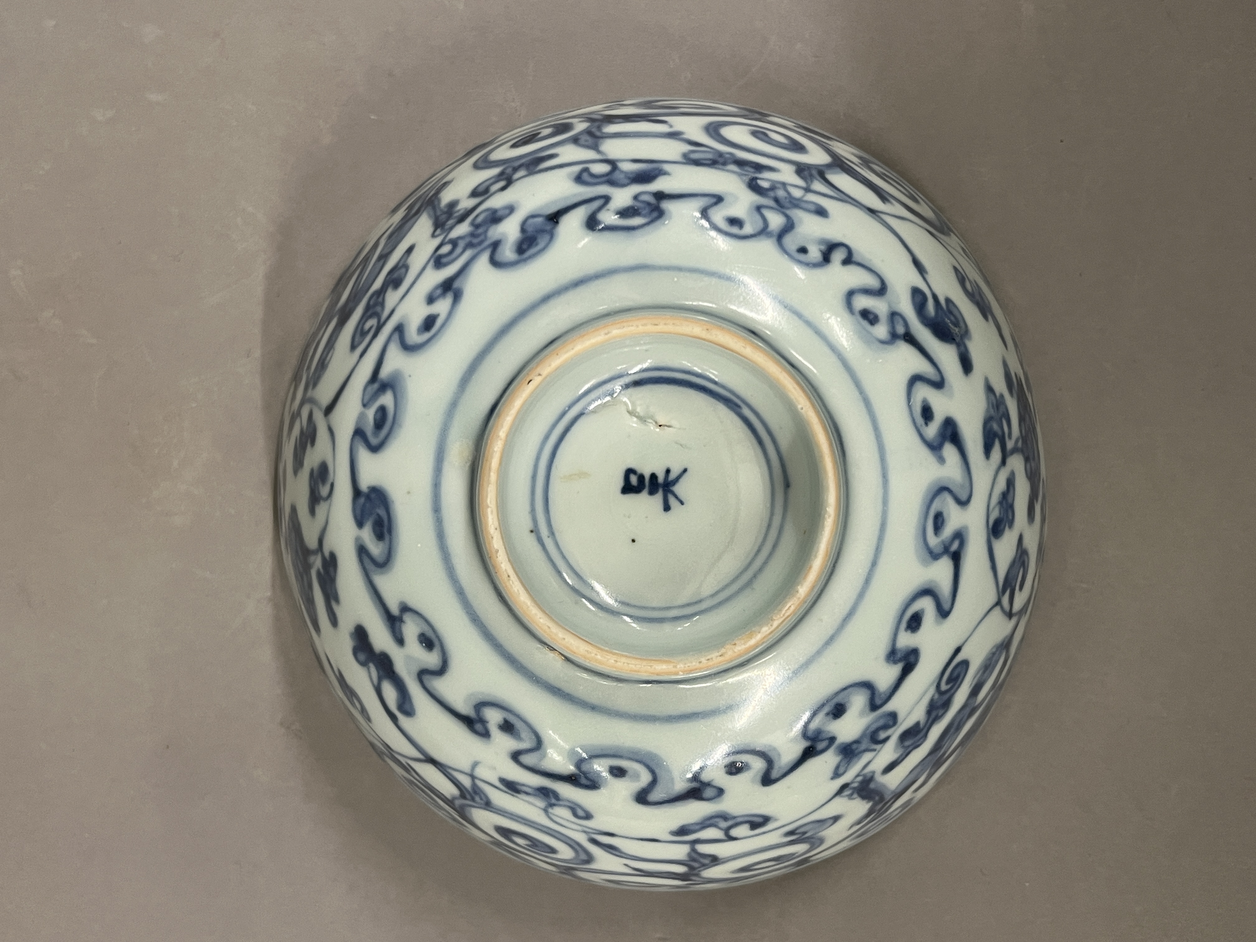 明代(1368-1644) 青花纏枝夔龍紋碗