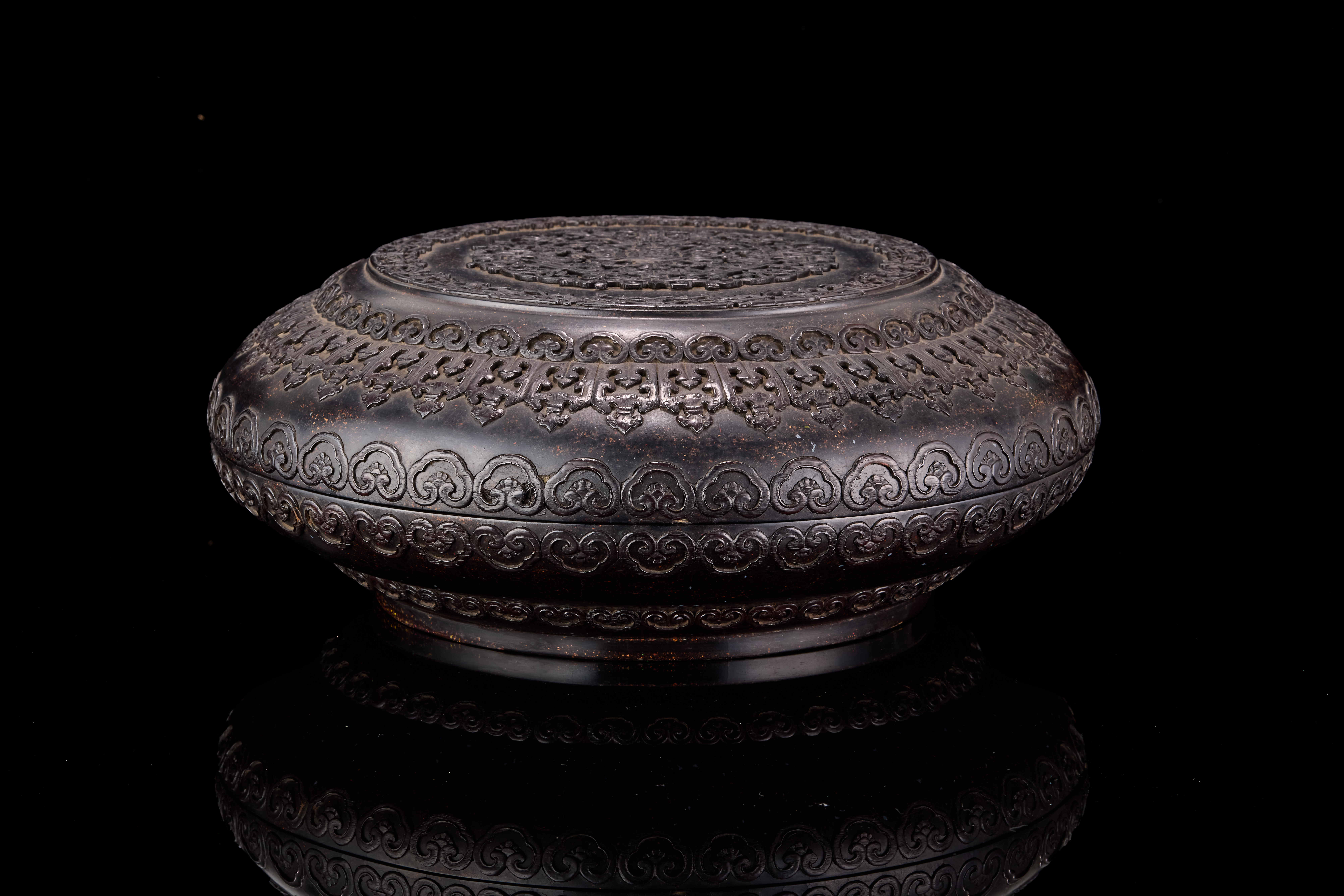 清乾隆 黑漆嵌紫檀捧盒