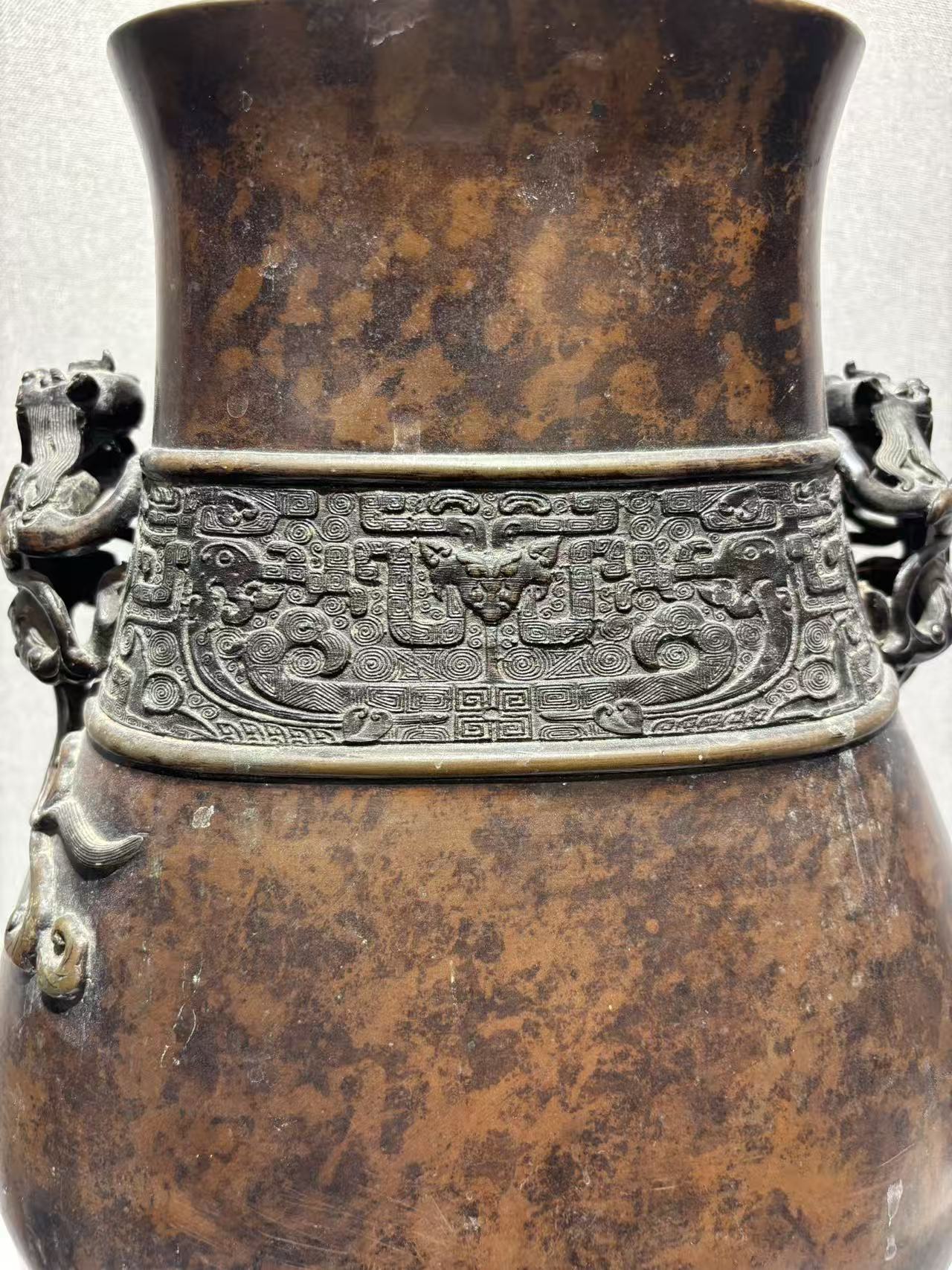 明 古铜螭龙耳大尊