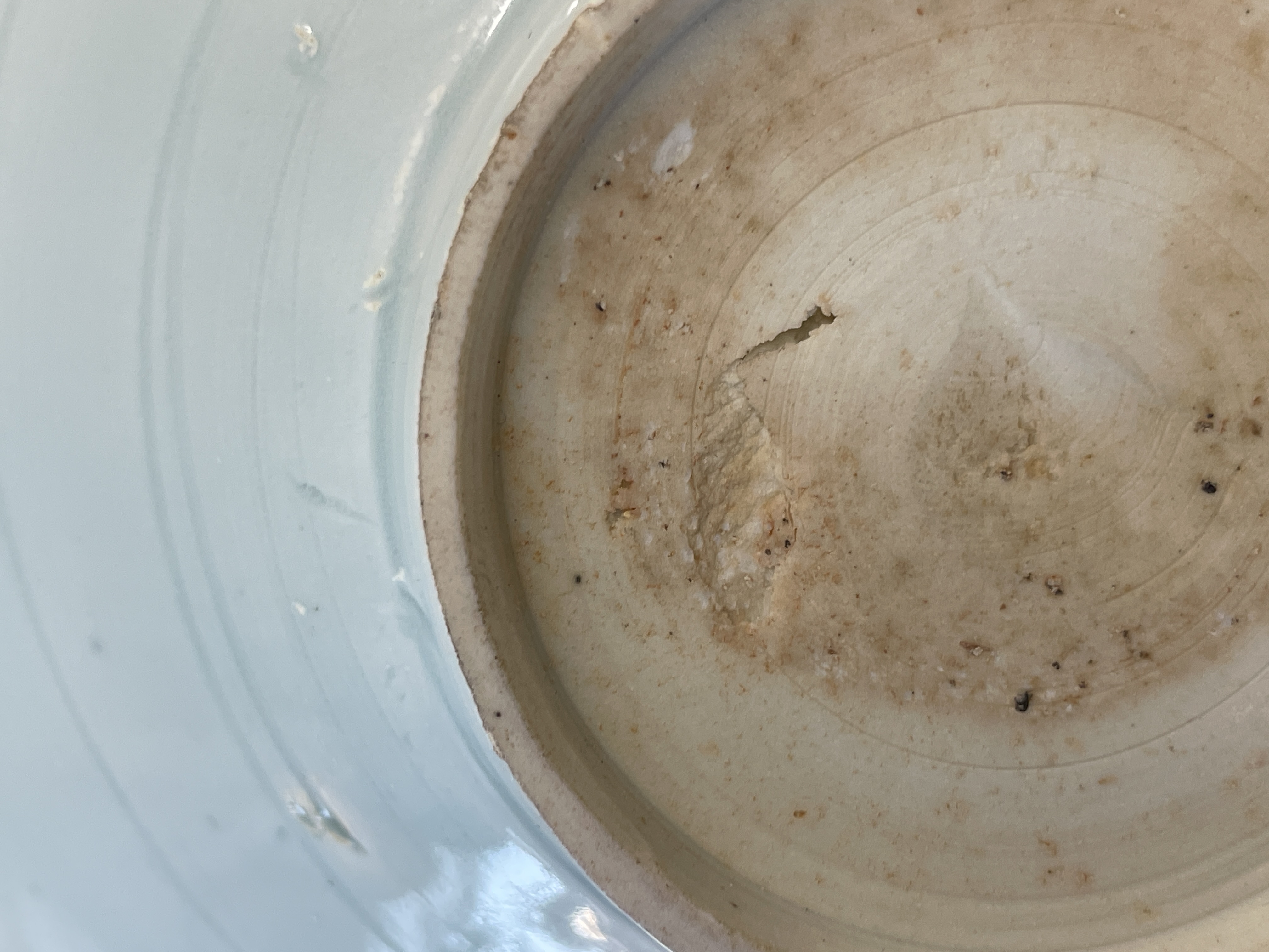 影青刻花牡丹紋碗